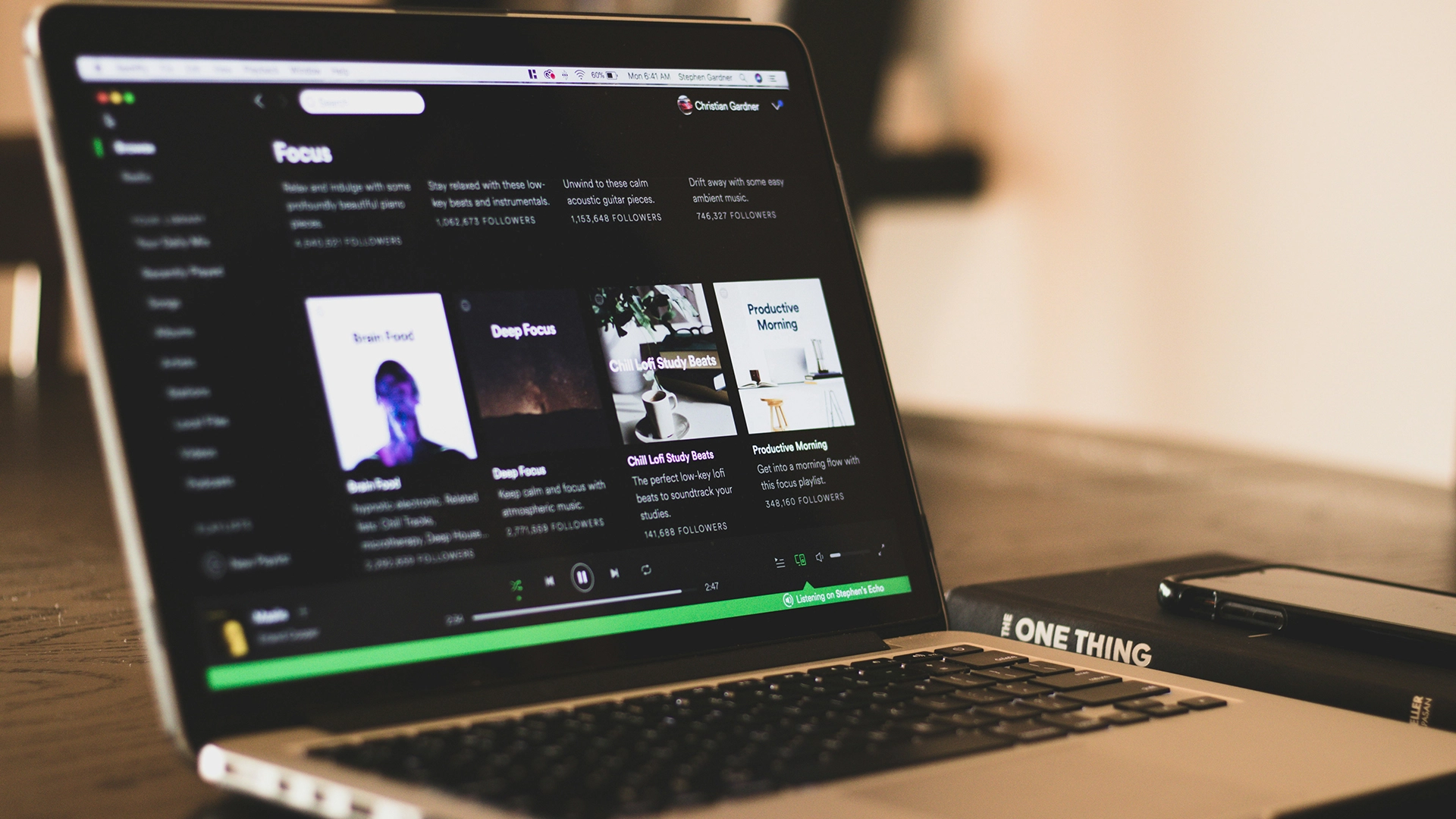 Spotify julkaisee tekoälyllä tuotettuja kappaleita vainajien taiteilijanimillä ilman lupaa